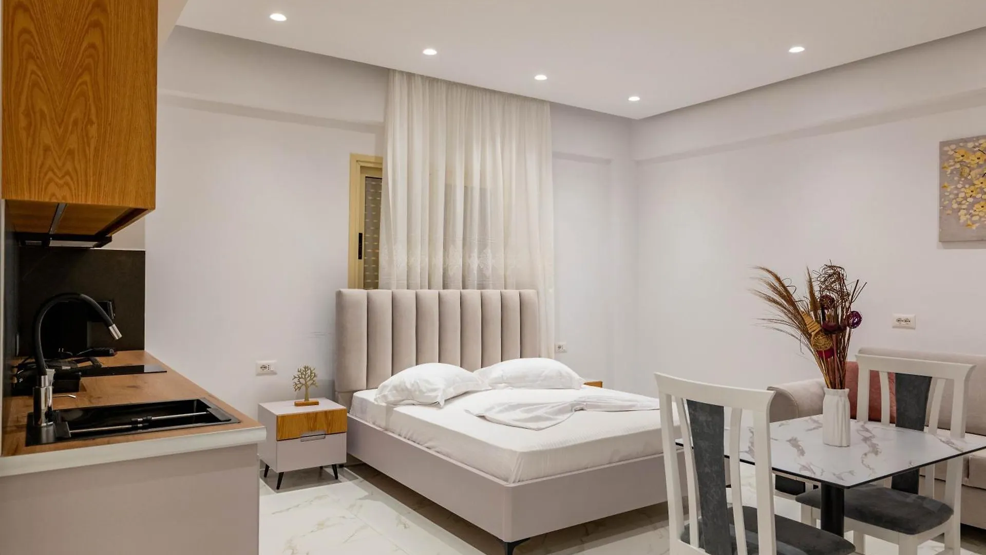 Afriol Rooms Sarande Apartment