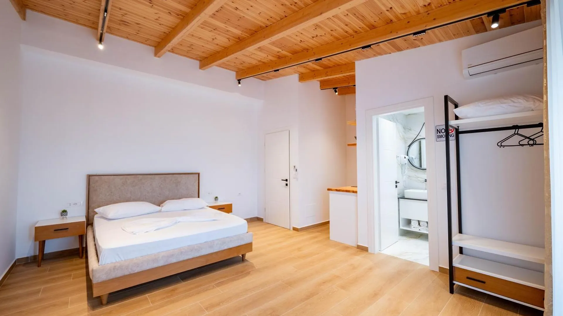 Afriol Rooms Sarande Apartment