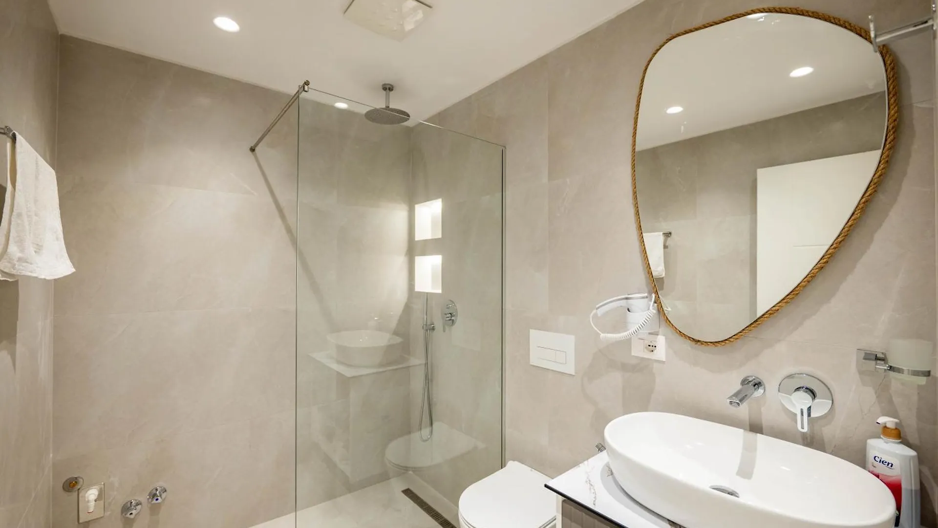 Afriol Rooms Sarande Apartment
