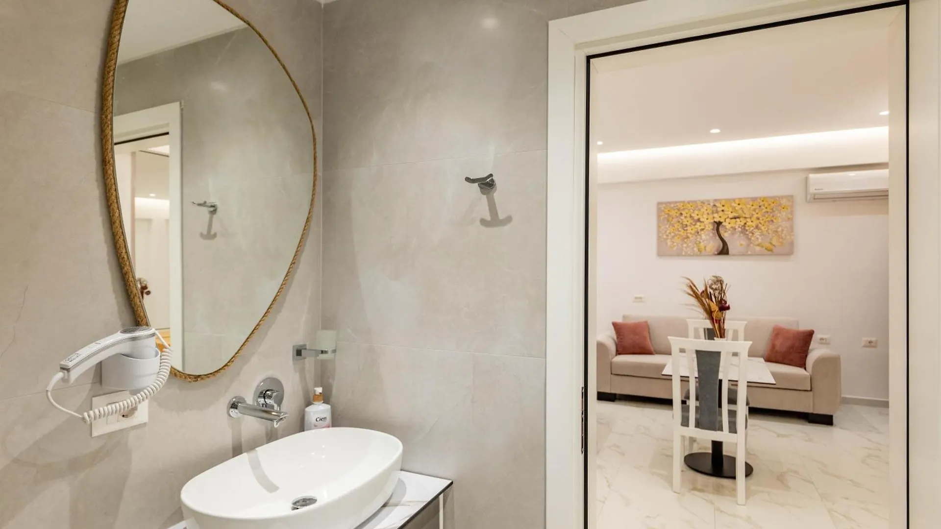 Afriol Rooms Sarande Apartment
