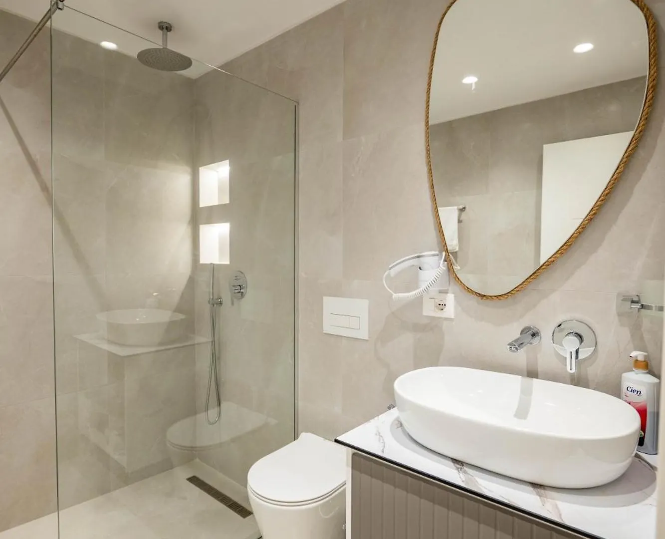 Afriol Rooms Sarande